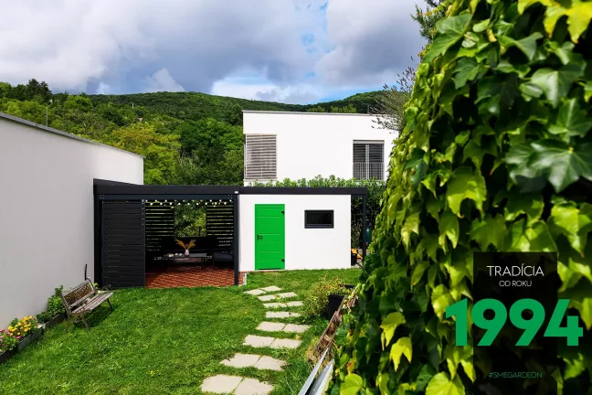 Záhradný domček s pergolou a posedením