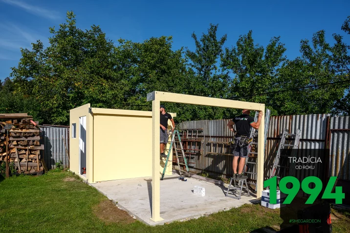 Montáž stĺpov prístreška