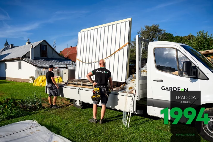 Stavba bezpečne uložená na dodávke