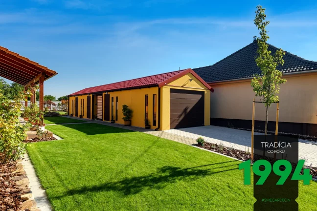 Atypická garáž v žltej omietke