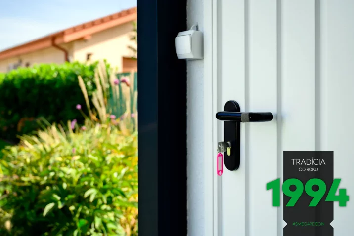 Kľúče vo dverách