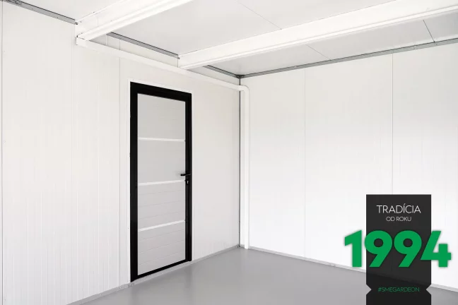 Dvere v atypickej garáži