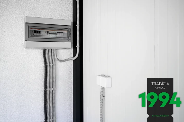 Detail na elektirnu v domčeku