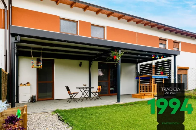 Pergola s posedením a detským kútikom