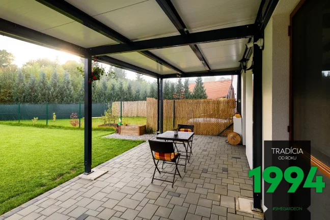Posedenie pod pergolou s izolovanou strechou Thermopanel