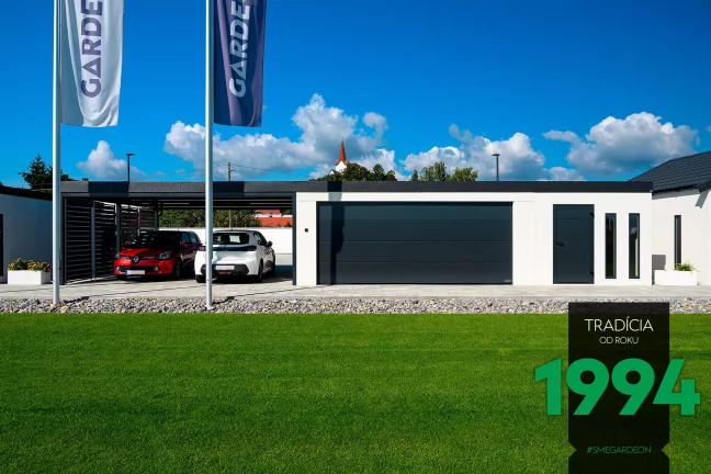 Atypická garáž s prístreškom v showroome