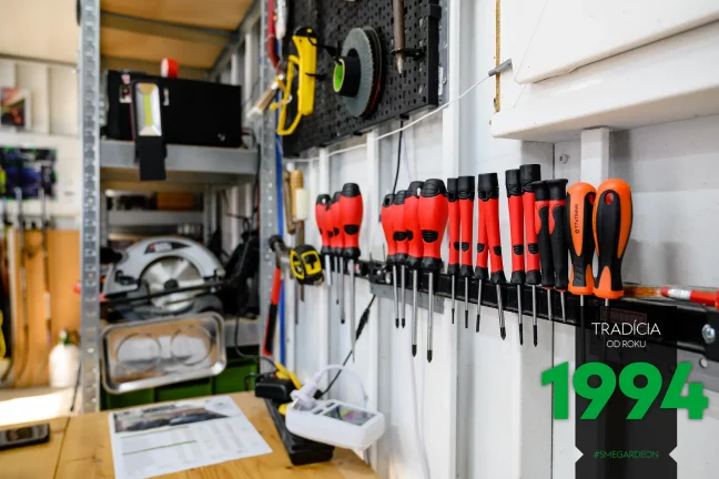 Detail na zavesené náradie