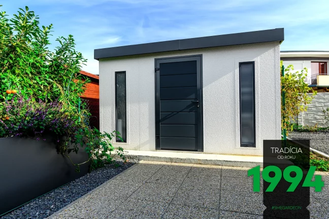 Záhradný domček s svoma svetlíkami