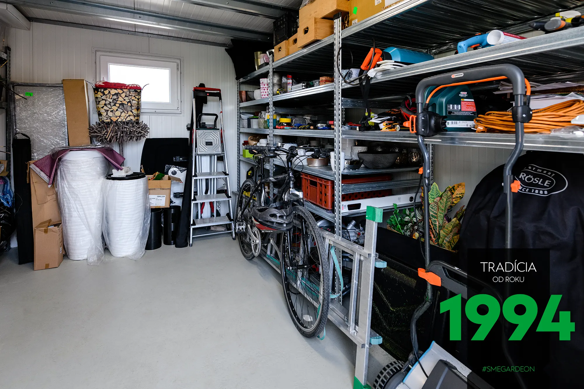 Vnútro záhradného domčeka