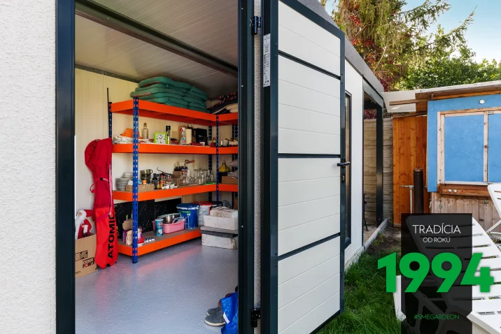 Otvorené dvere na domčeku