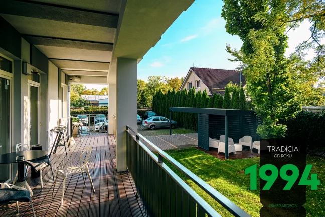 Pohľad na pergolu z balkóna