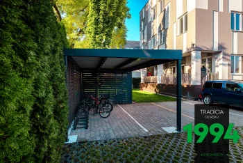 Bicykle pod pergolou