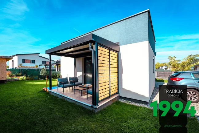 Posedenie pod pergolou s bočným tienením