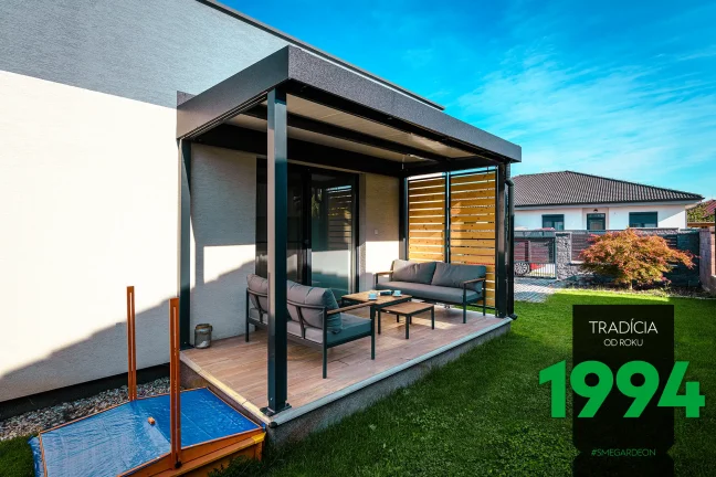 Pergola s drevenými výplňami