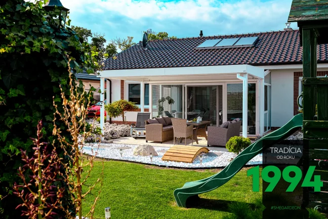 Šmýkačka na záhrade