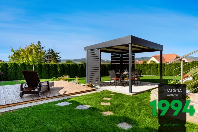 Posedenie so stoličkami pod pegolou