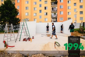 Priebeh montáže radovej garáže