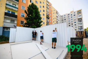 Montáž panelov garáže