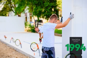 Montáž panelov v okolí káblov