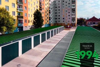 Radové garáže v zástupe oproti sebe