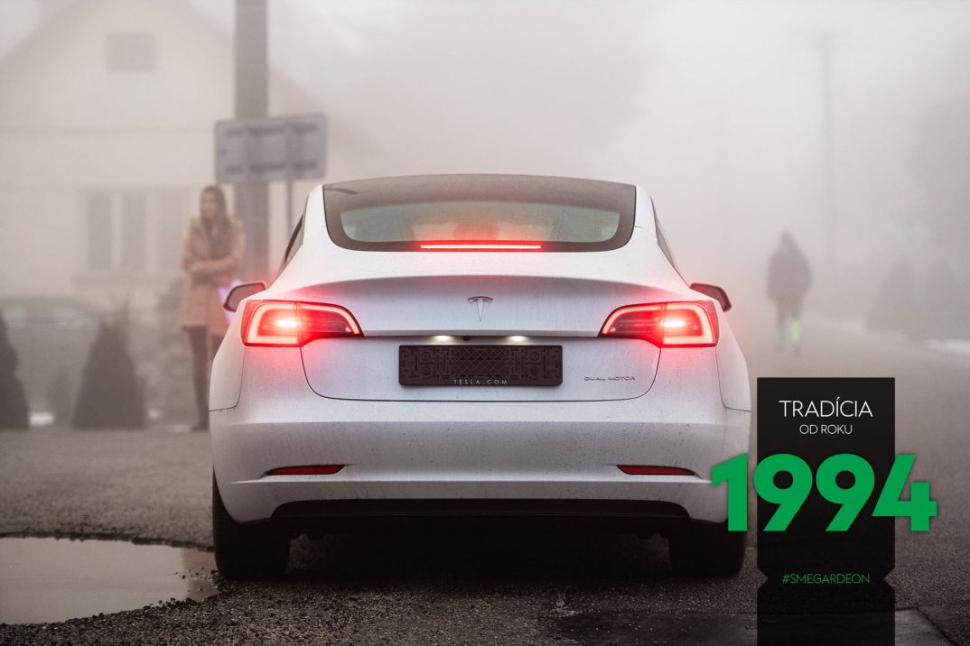 Zadná strana Tesly 3