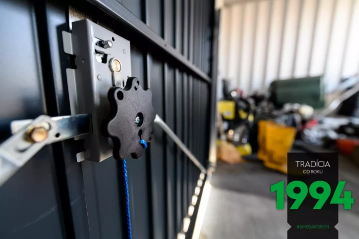 Detail na výklopnej bráne