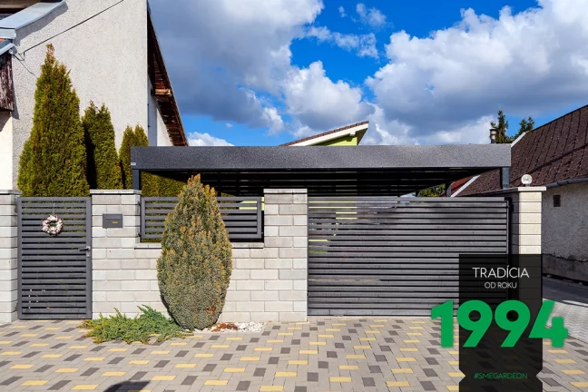 Zavretá bránička pred prístreškom