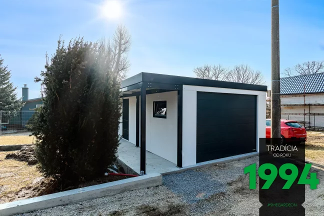 Garáž v bielej omietke s prístreškom
