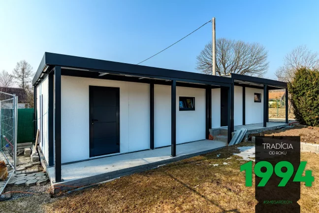 Atypická garáž s prístreškom