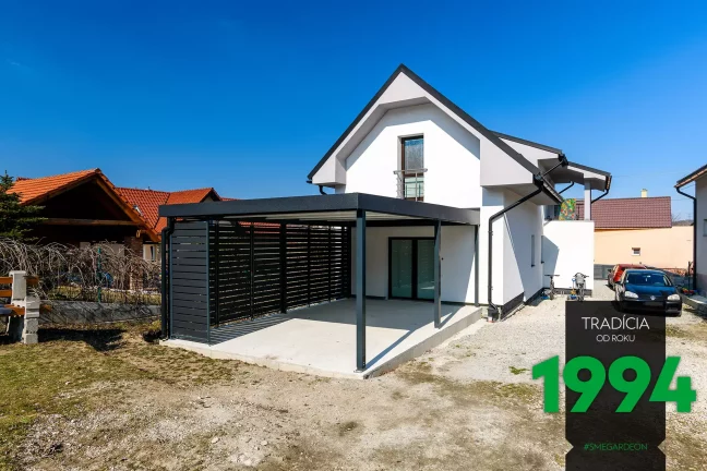 Pergola s kovovými výplňami