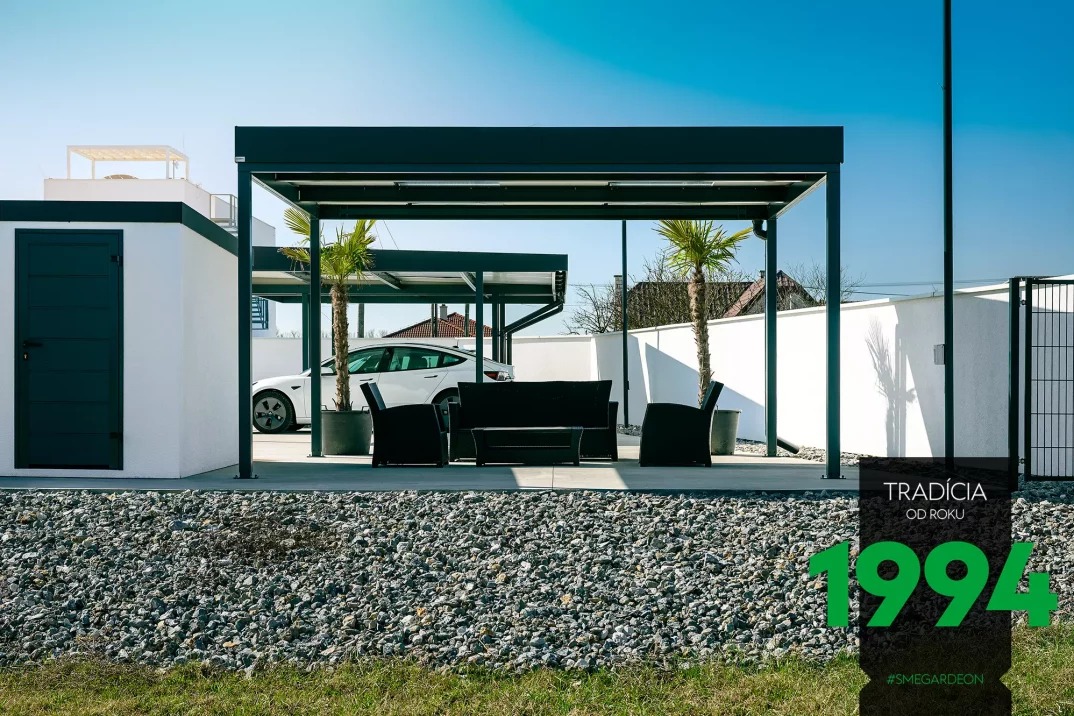 Pergola s posedením a ratanový nábytok