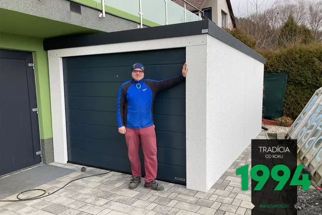 Zákazník pri garáži