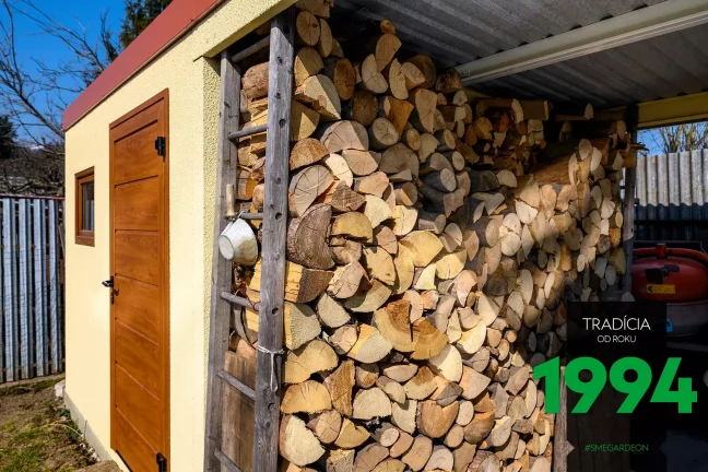 Drevo pod prístreškom