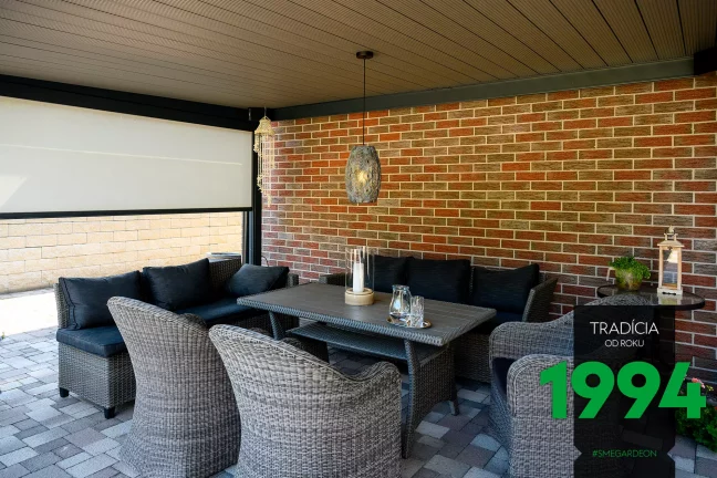 Posedenie pod peknou pergolou a ratanový nábytok