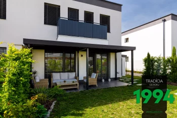 Posedenie na záhrade