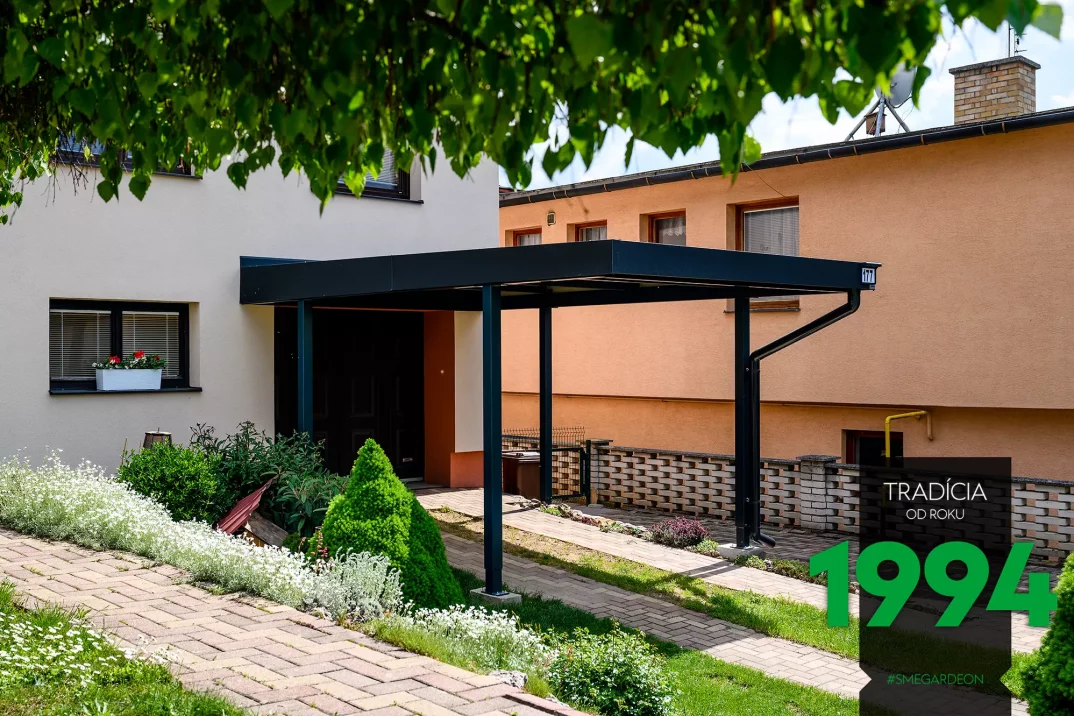 Prístrešok pre jedno auto zo strany
