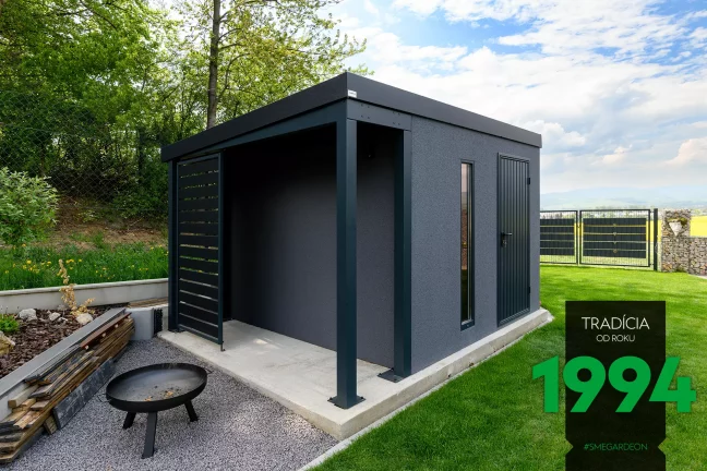 Tmavý záhradný domček