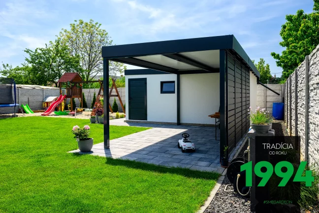 Prístrešok s kovovými výplňami