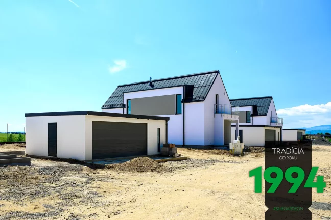 Garáž pre dve autá pri dome