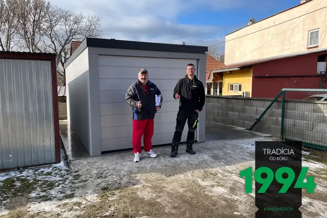 Zákazník s montážnikom