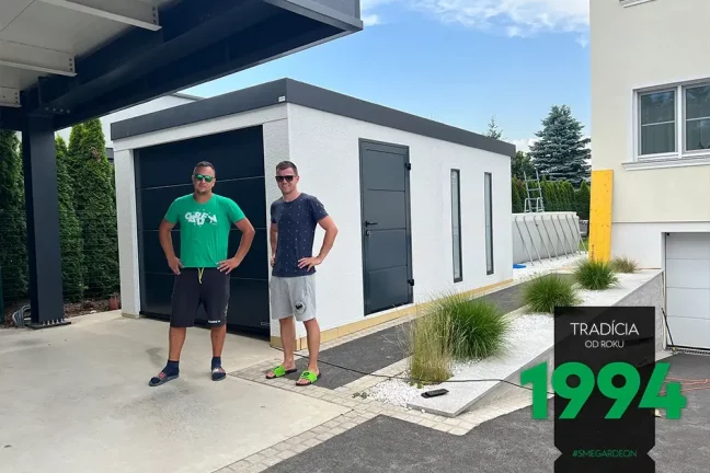 Zákazník s montážnikom