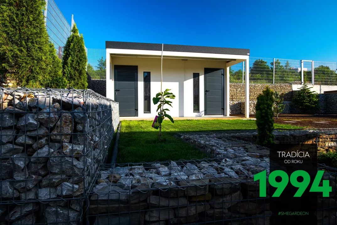 Domček v bielej omietke