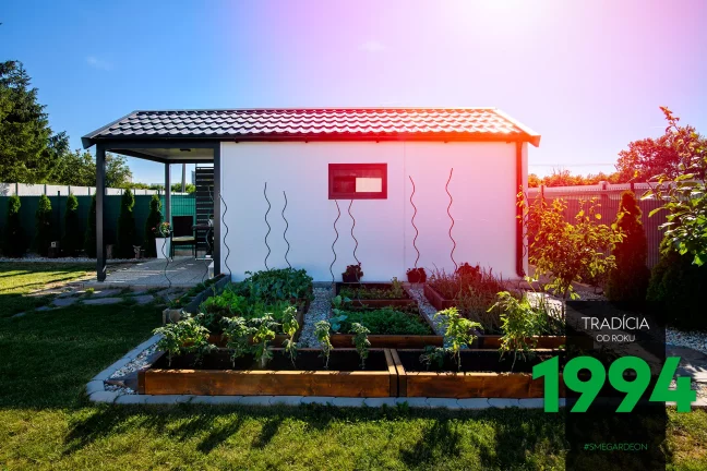Záhradka pri domčeku