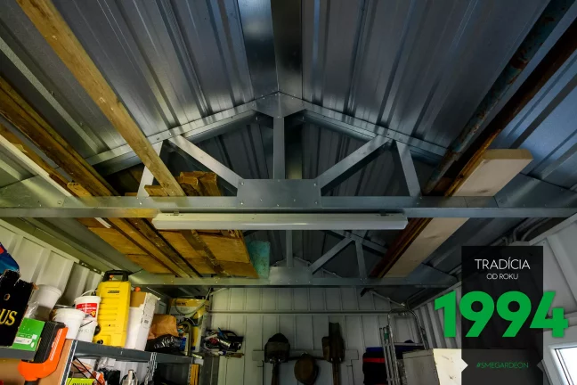 Detail na sedlovú strechu zvnútra