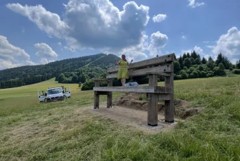 Starostka na lavičke Gardeon.