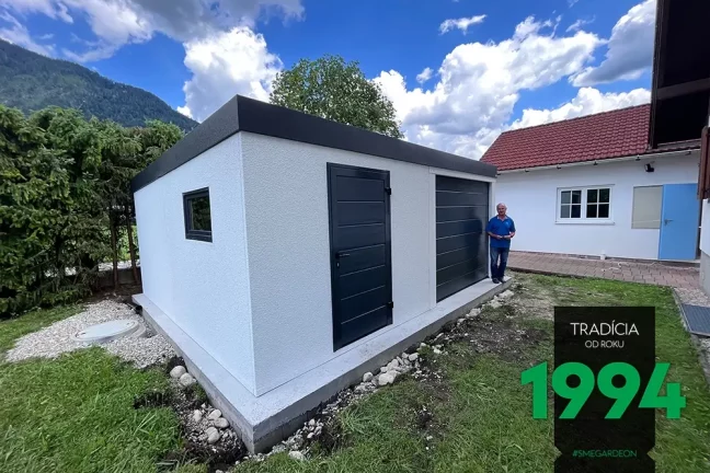 Zákazník pri garáži