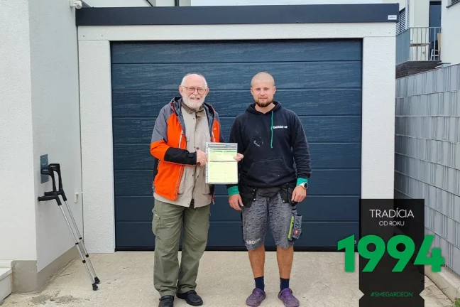 Zákazník s montážnikom