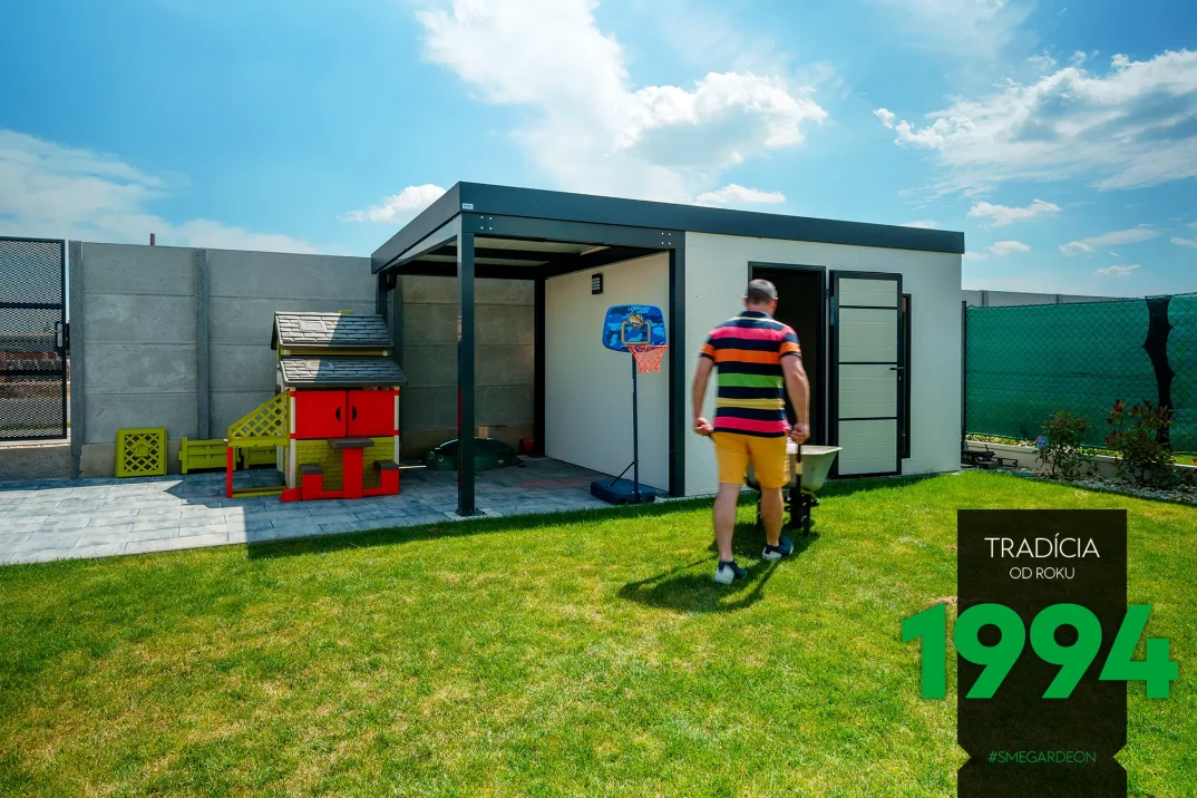 Pán s fúrikom ide do domčeku