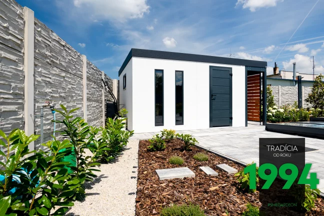 Domček s prístreškom, zamková dlažba a bazén