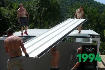 Montážnici s panelmi